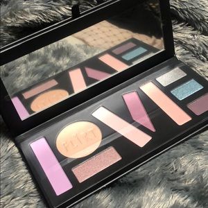 Love is Sweet 💗 Eyeshadow Pallete